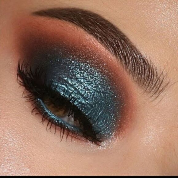 MAC Dazzleshadow Metallic Eyeshadow- Emerald Cut - Shimmering Dark Green - Picture 5 of 17